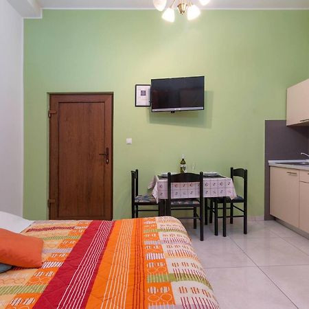 Pleasant Oriana Apartment Near The Sea-Pula Extérieur photo